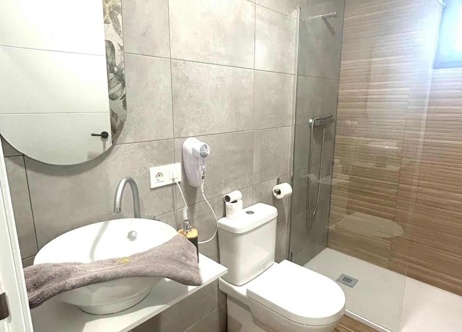 Lm Apartamentos Alfacar 0*,